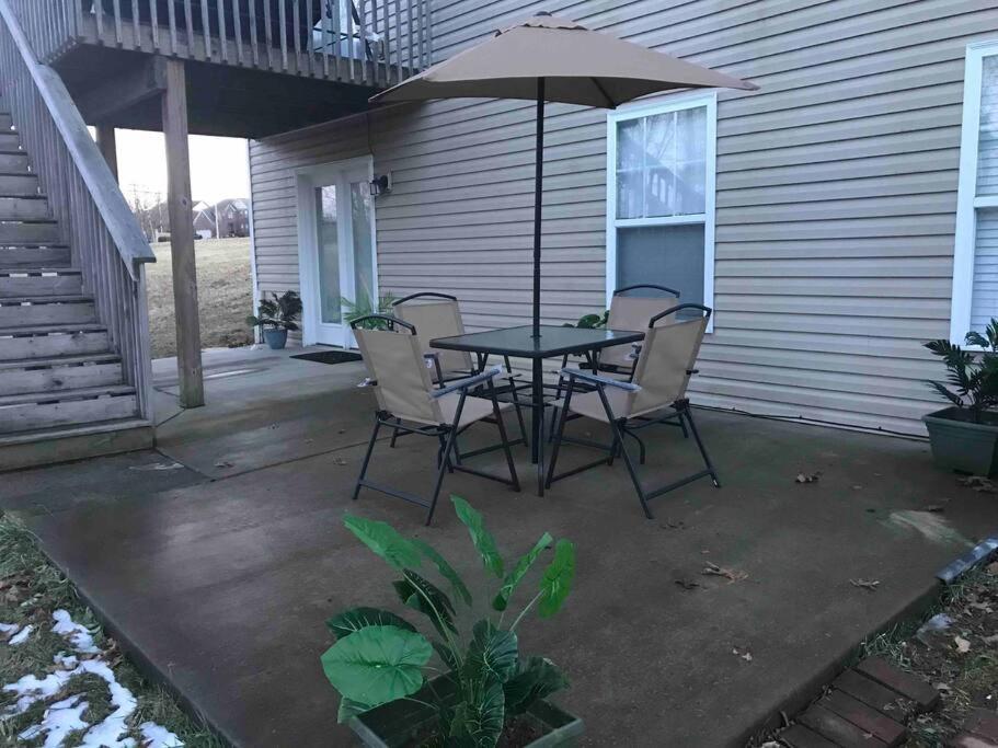Ferienwohnung Cute 2-Brm Walkout Apt With Pool Table And Theater Lexington Exterior foto