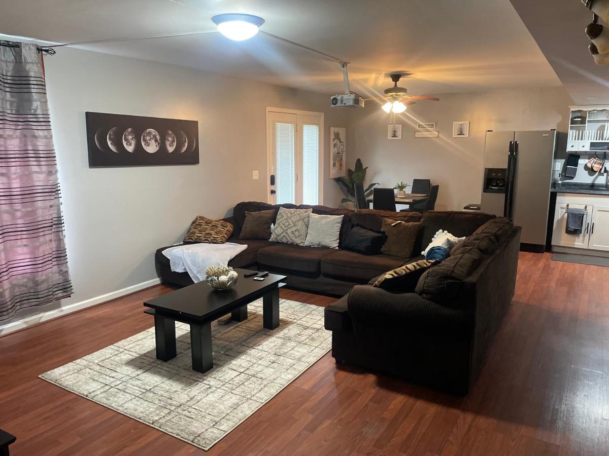 Ferienwohnung Cute 2-Brm Walkout Apt With Pool Table And Theater Lexington Exterior foto