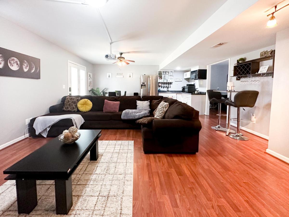Ferienwohnung Cute 2-Brm Walkout Apt With Pool Table And Theater Lexington Exterior foto